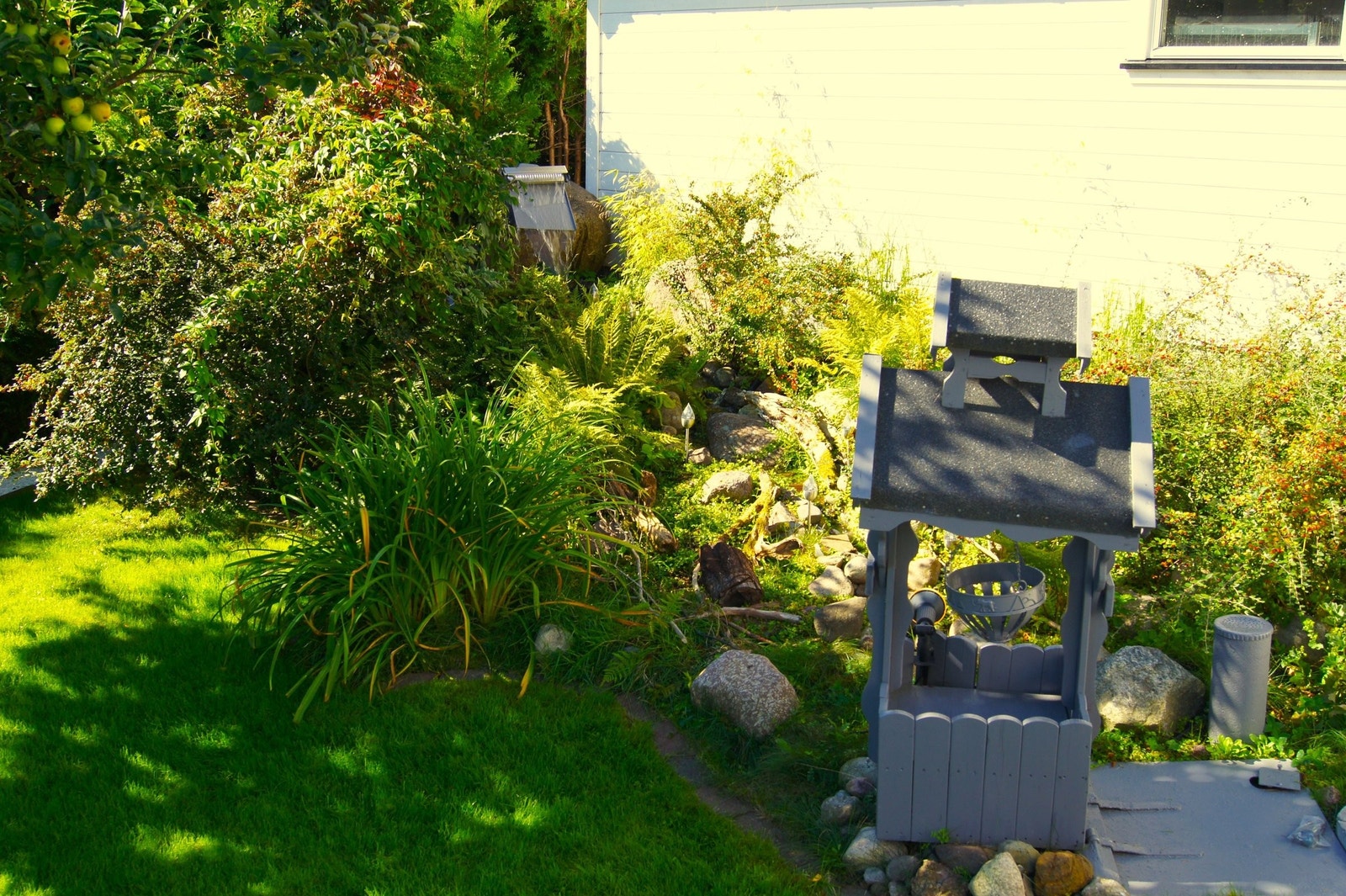 "Foss og bekk"-effekt. Vannet pumpes opp fra din egen brønn og sirkulerer tilbake igjen. Galleribilde