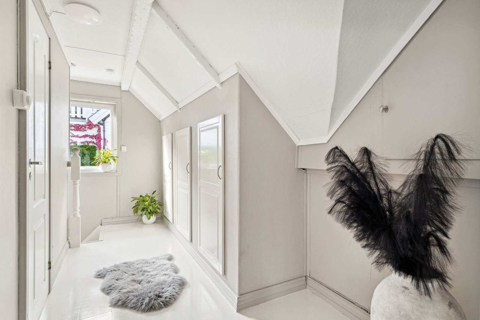 Korridor 2. etasje.
med 3 store innebygde skap. Galleribilde