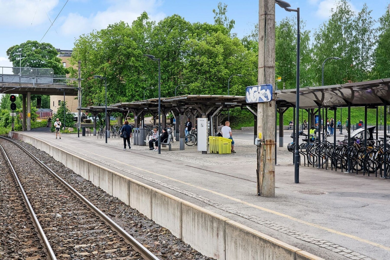 Gode forbindelser fra Jessheim stasjon med hyppige avganger langs Oslo-strekningen. Galleribilde