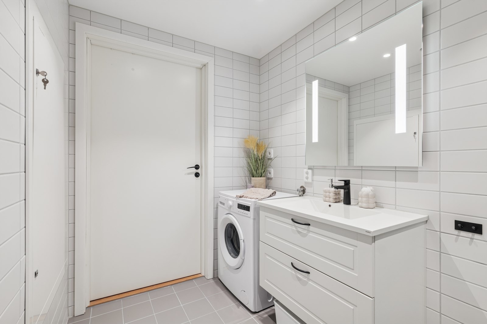 I tillegg er det opplegg til vaskemaskin/tørketrommel på badet. Galleribilde