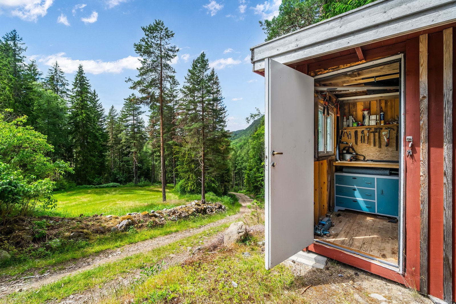 Redskapsbod med plass til det man måtte trenge av ting som er kjekt å ha! Galleribilde