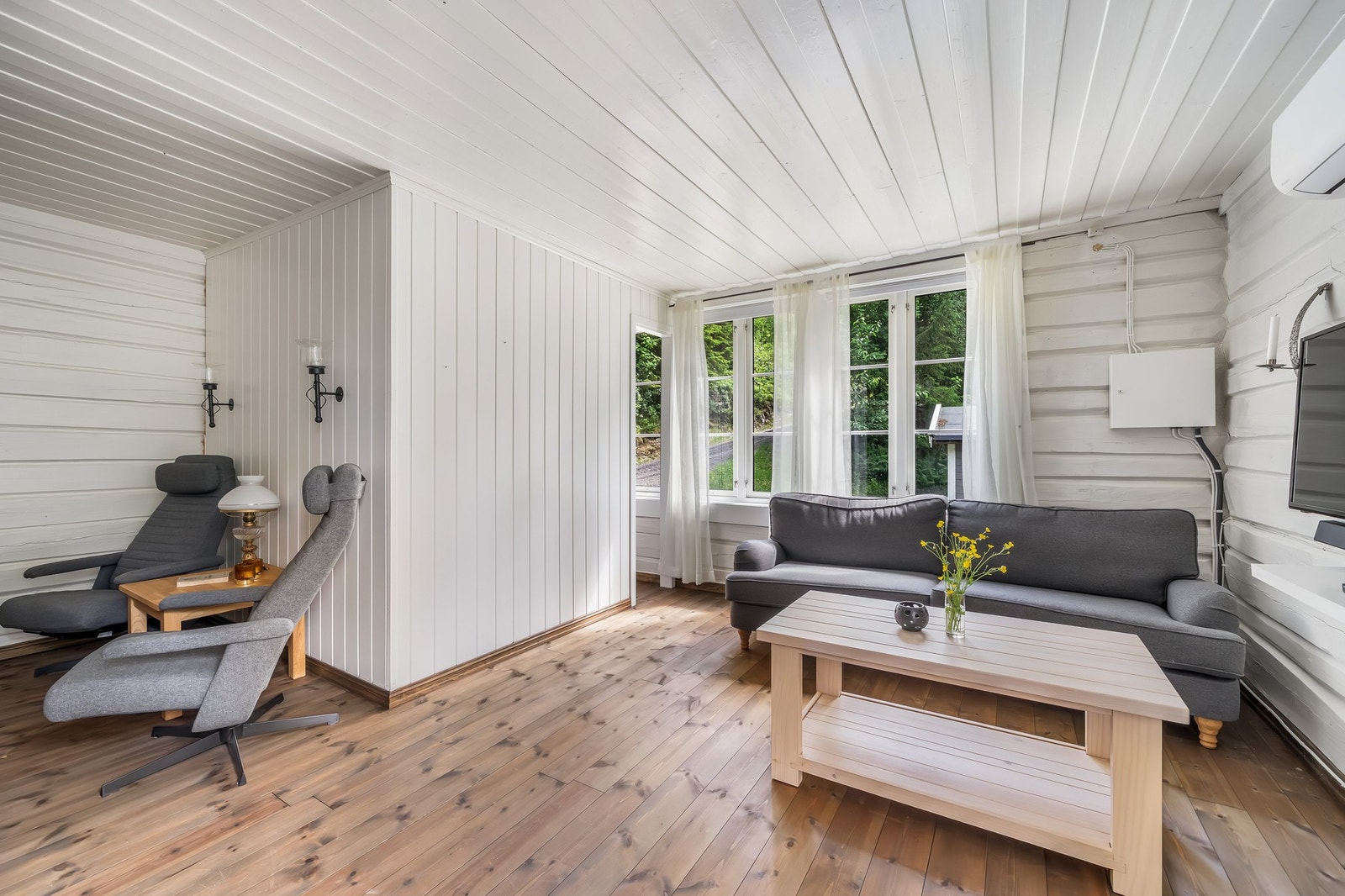 Til venstre i bildet ser man sovealkoven. Galleribilde