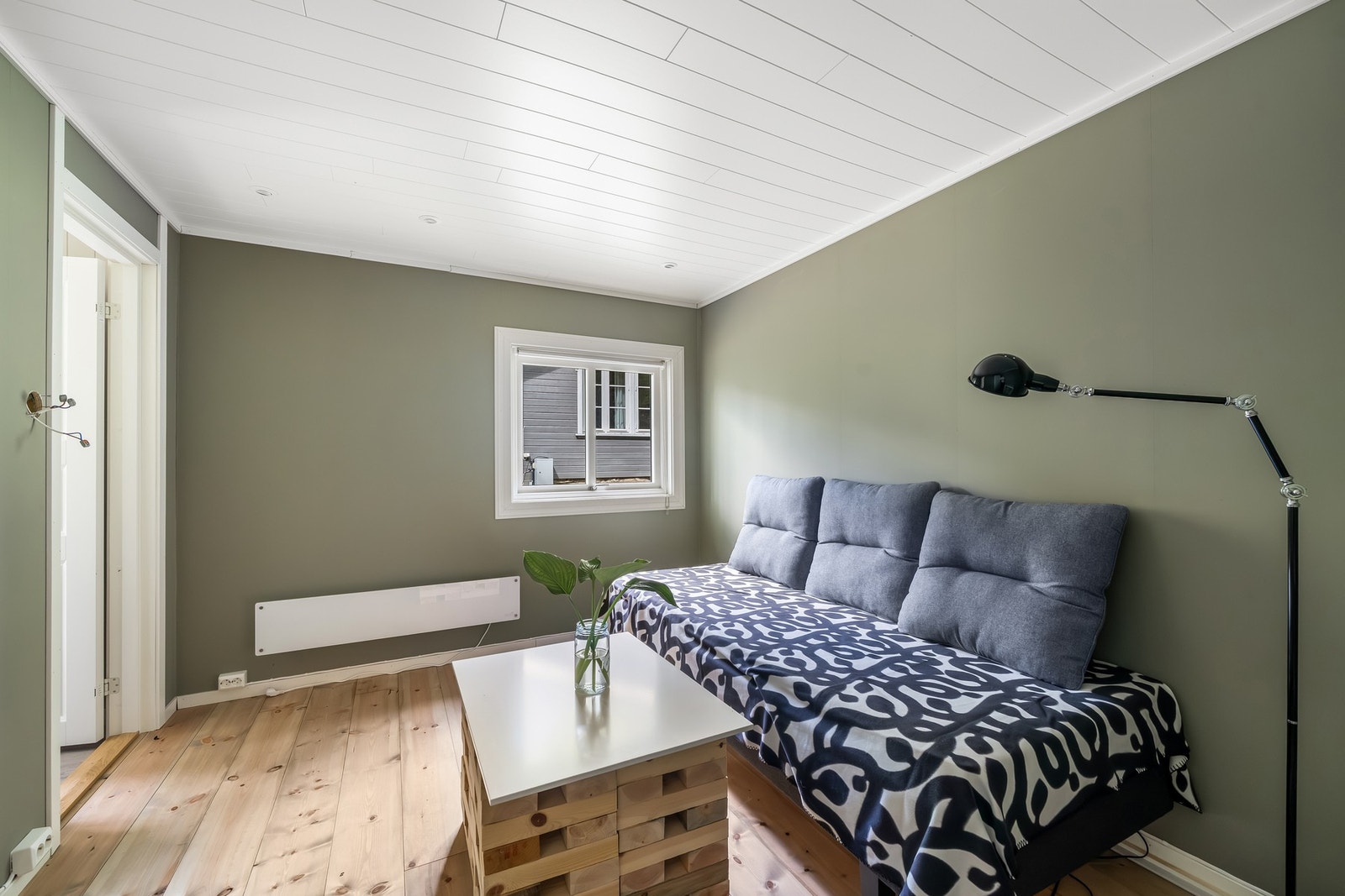 Rom 1 i anneks/uthus. Galleribilde