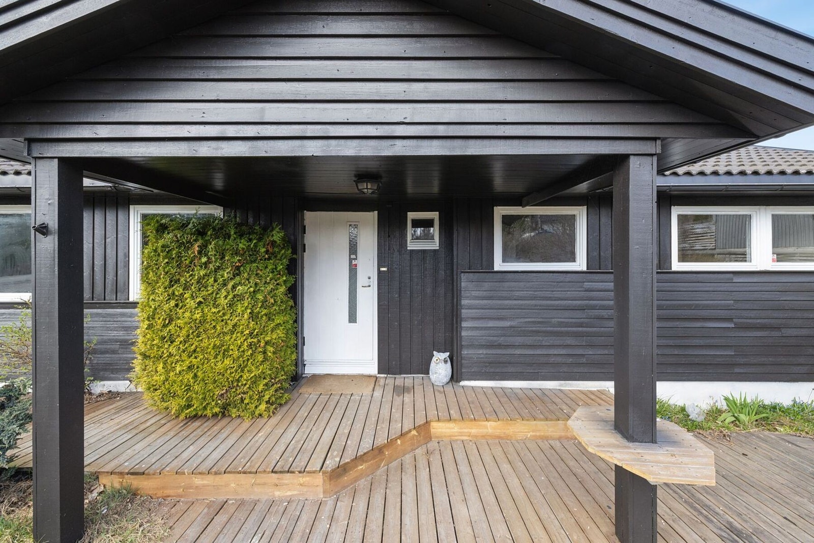 Dette er en pen og praktisk enebolig over ett plan. Galleribilde