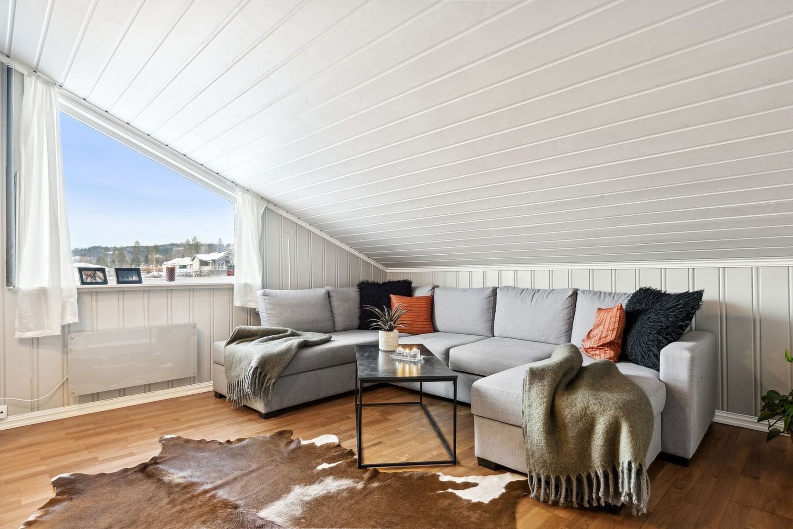 Den separate TV-stuen gir familien ekstra spillerom i hverdagen. Galleribilde