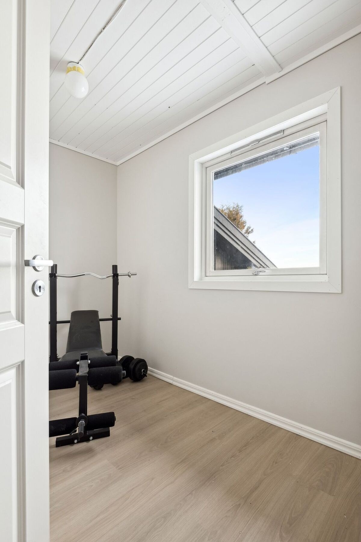 Kontor/bod i forbindelse med vaskerommet. Galleribilde