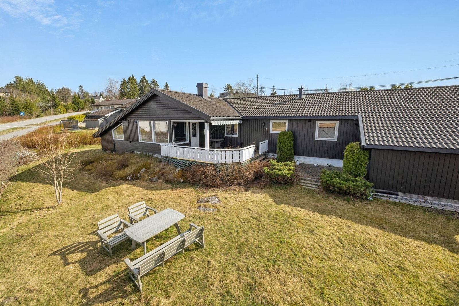 Stor og solrik tomt på 840 m2. Galleribilde