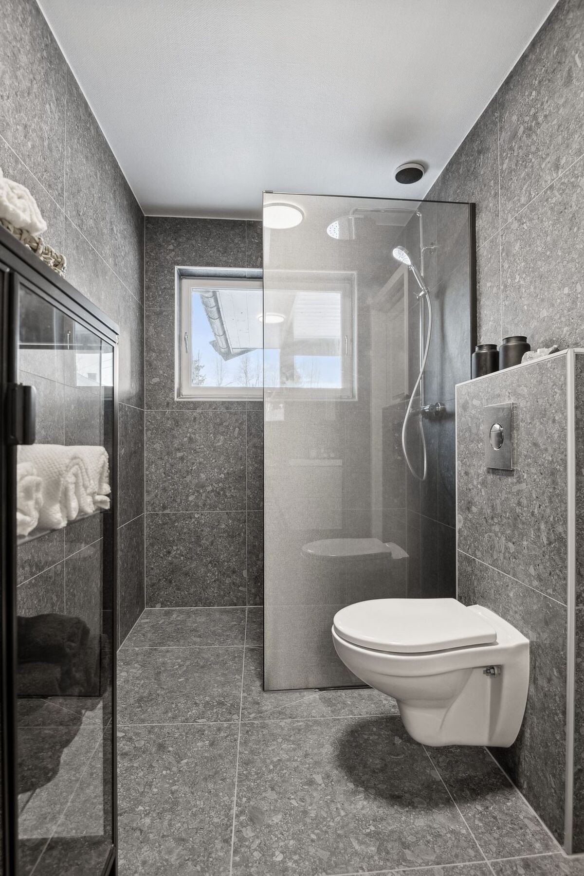 Lekkert baderom pusset opp i nyere tid. Galleribilde