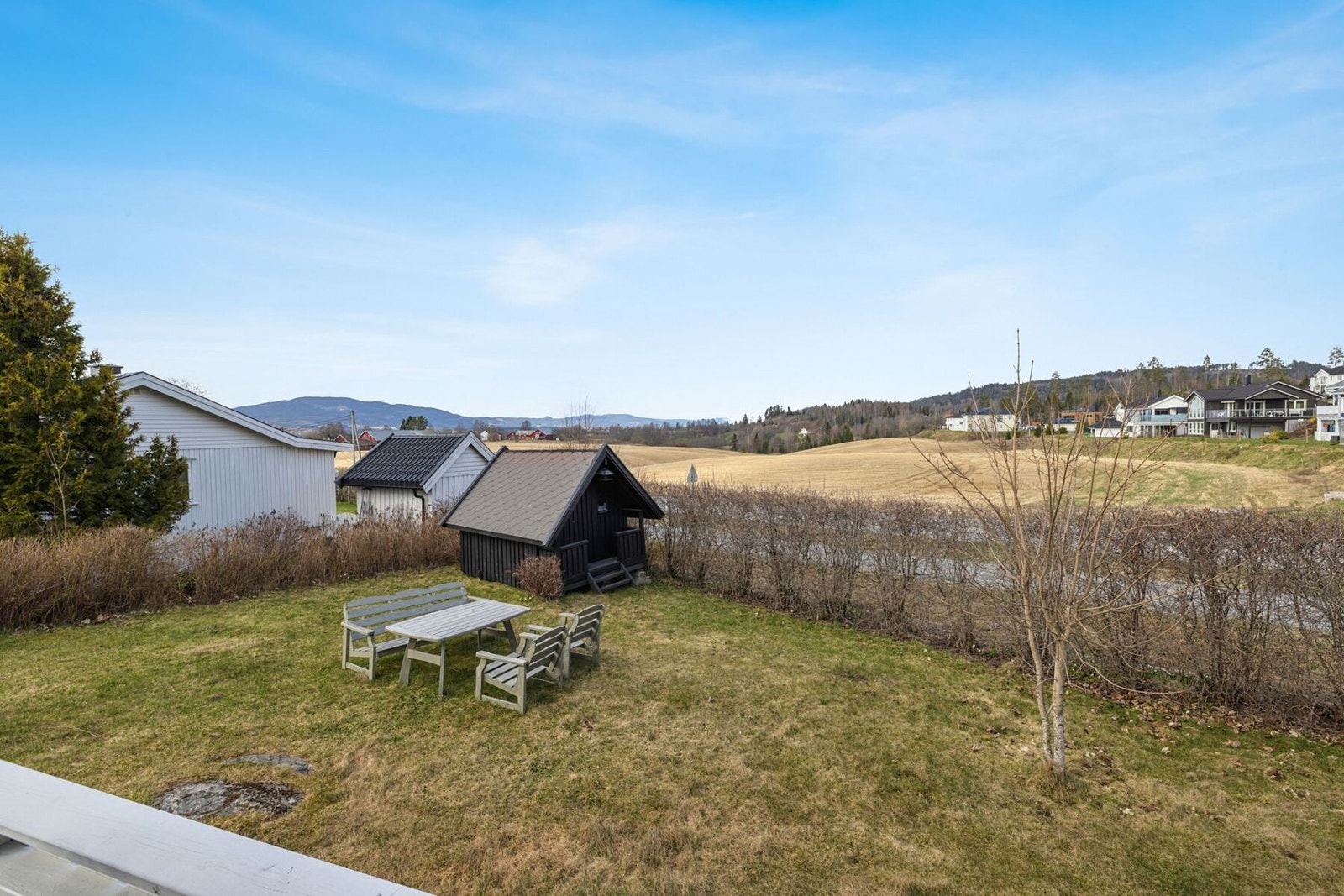 Herlig hageormåde. Galleribilde