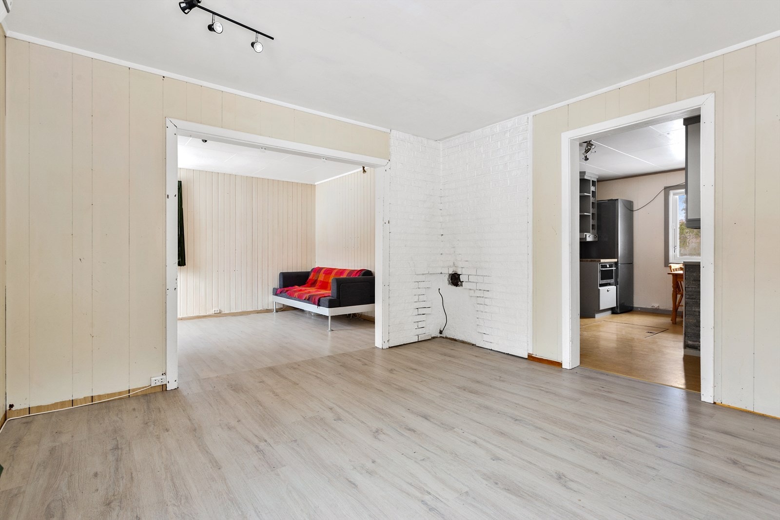 Her er det flere innredningsmuligheter, og det er god plass til sofaseksjon, tv-møbel og spisegruppe. Galleribilde