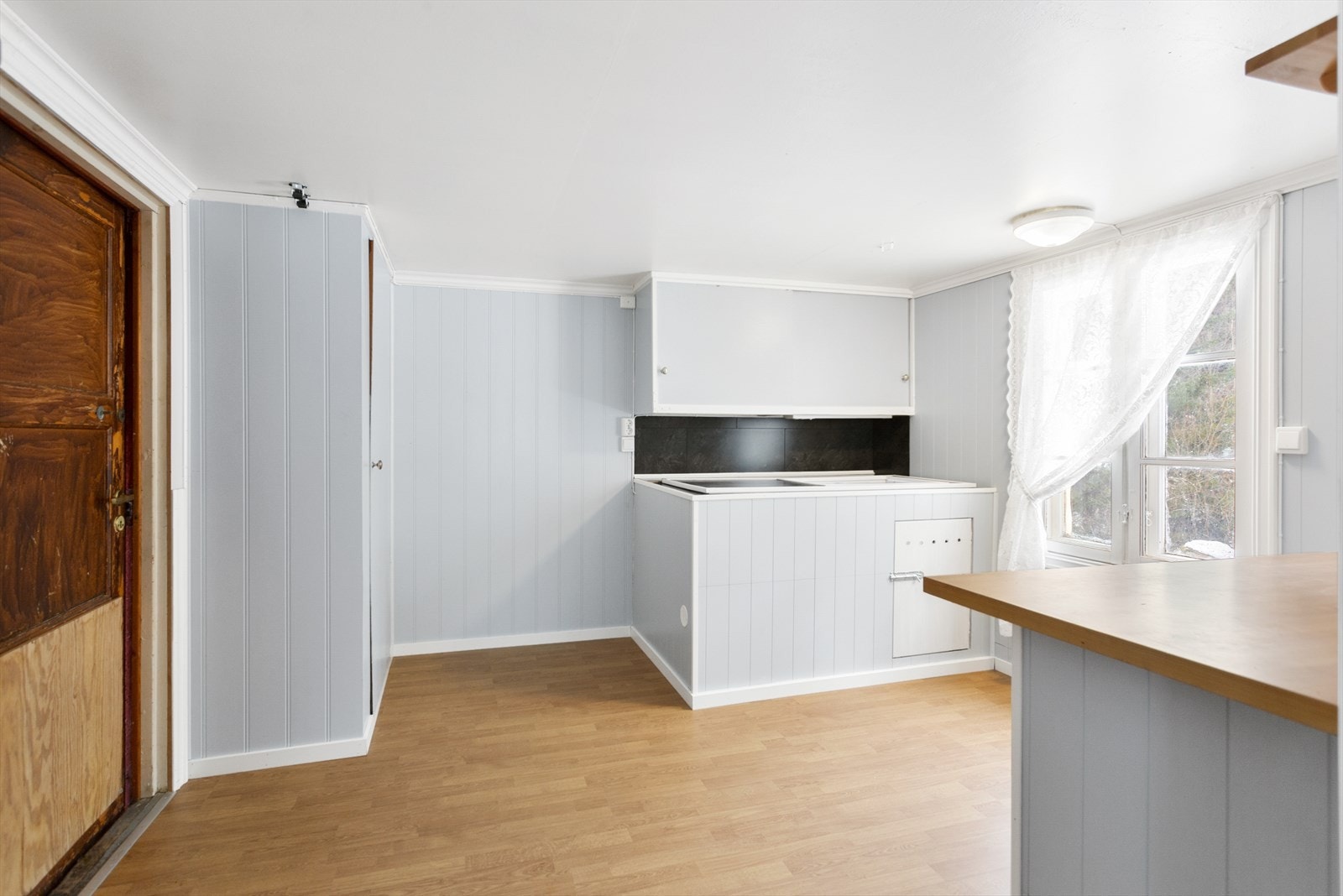 Uthus/anneks. Galleribilde