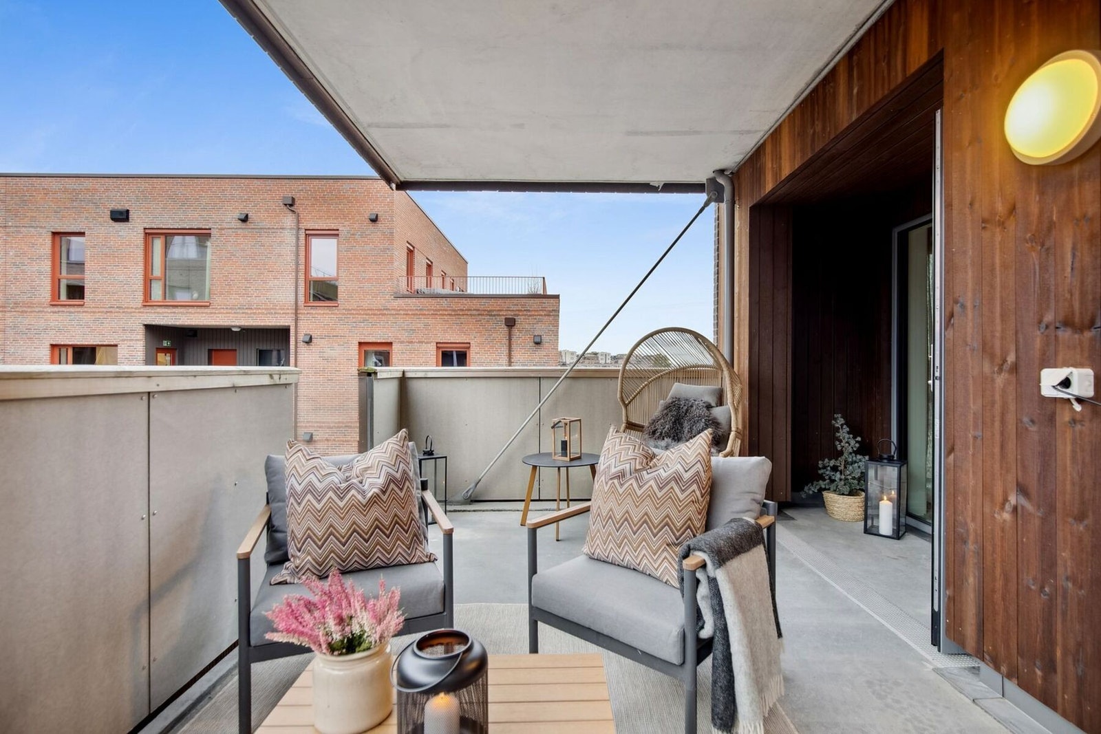 Ideelt for å nyte middager ute på sommeren eller tilbringe lune sommerkvelder. Galleribilde