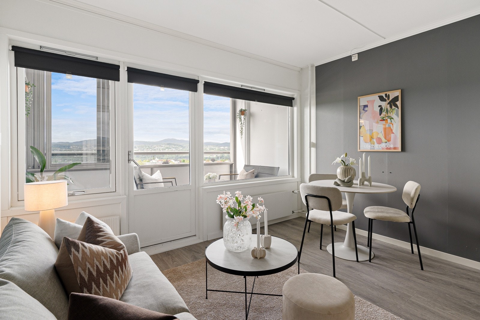 Leiligheten er utstyrt med smartbelysning på stue og kjøkken. Galleribilde