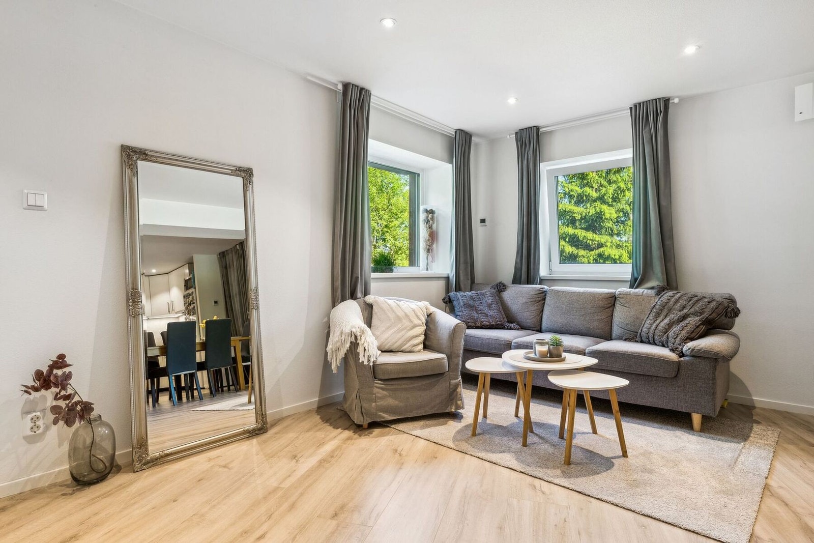 Rom innredet som stue i underetasjen. Denne etasjen er ikke godkjent for varig opphold. Galleribilde