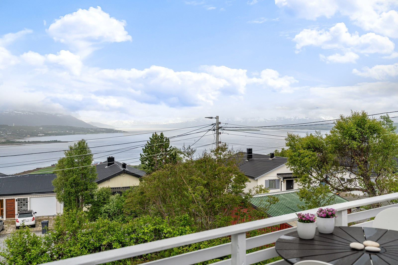 Fantastiske utsiktsforhold, boligen ligger øverst i boligfeltet og nyter panoramautsikt.
