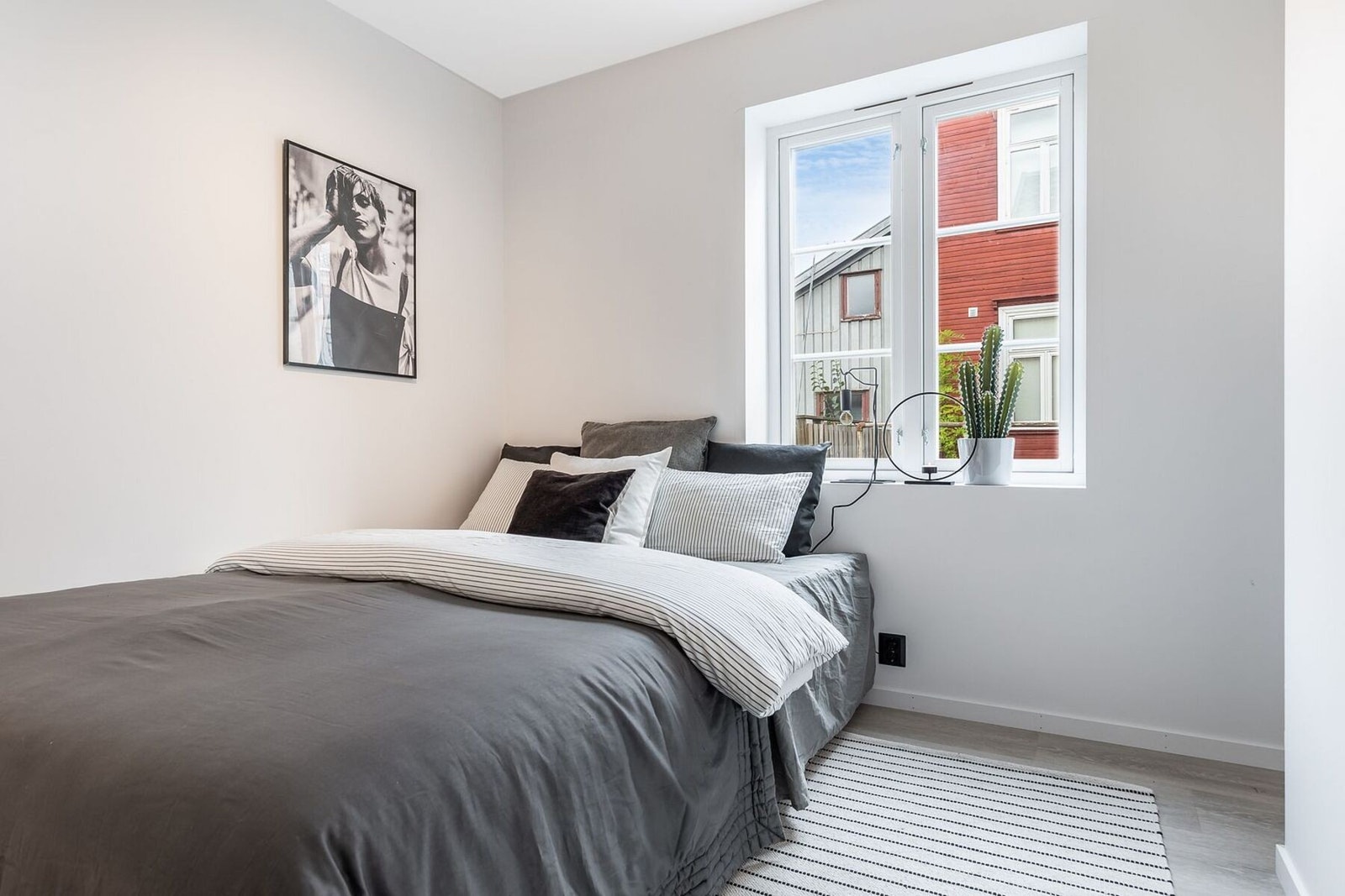 Soverommene oppleves som romslige og har god plass til det man behøver. Galleribilde