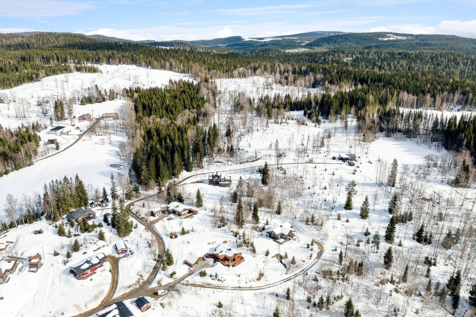 Det fremkommer av reguleringsbestemmelser at det i området Fb1-Fb4 kan oppføres fritidsboliger. Tillatt bruksareal pr tomt er 120m2 inkl. uthus, garasje, bod og ligenende. Galleribilde