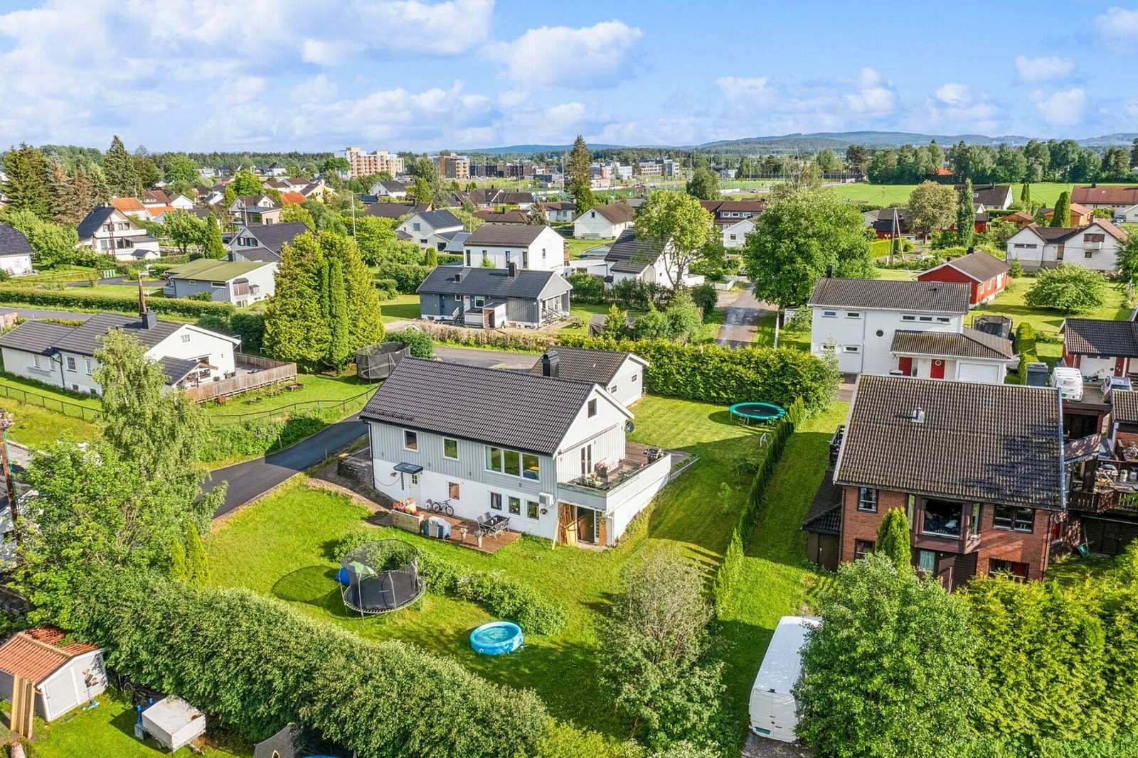 Her kan du nyte lange sommerdager og lune kvelder i fredelige omgivelser. Galleribilde