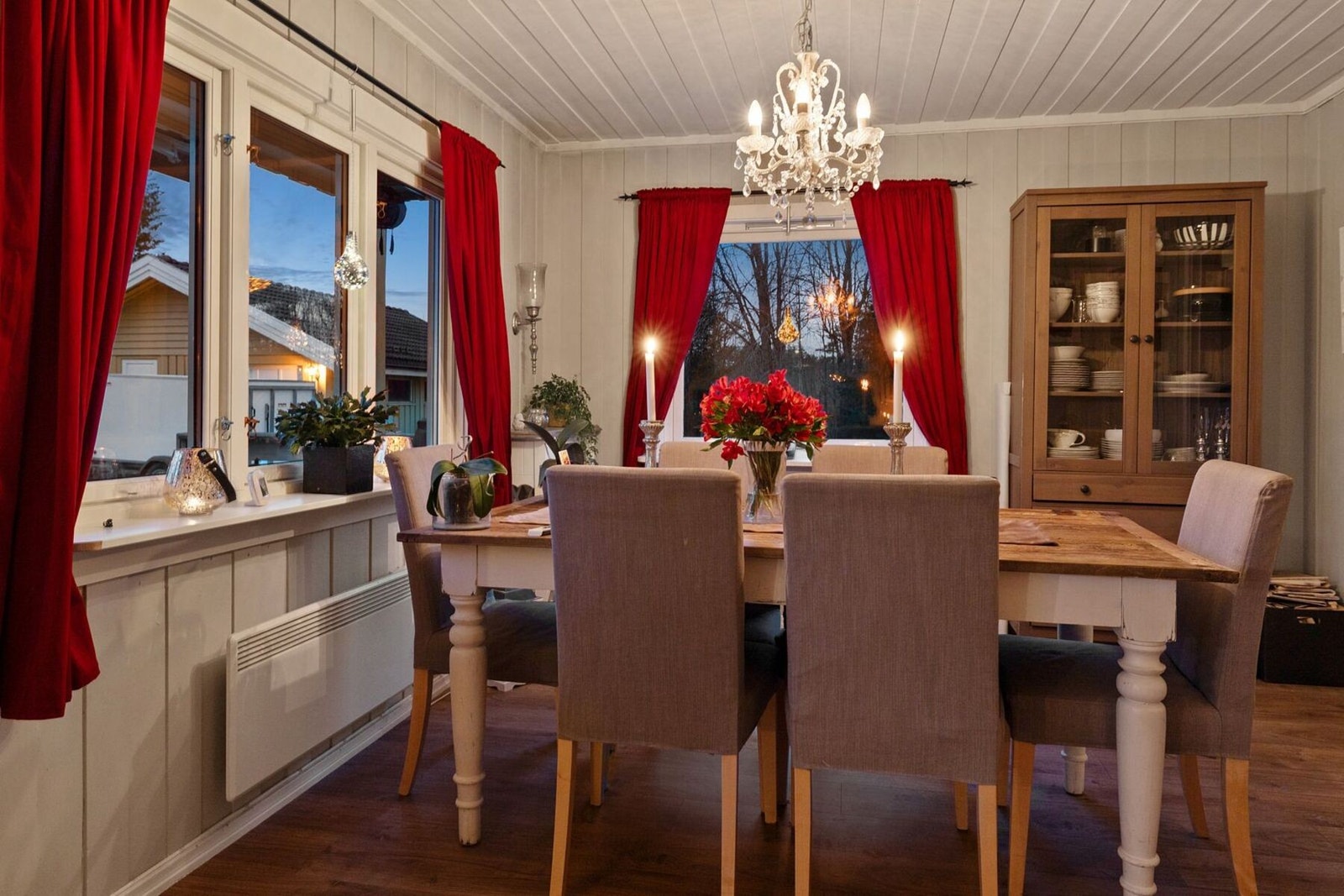 Her kan du innrede med spisebord og stoler for å skape en koselig spisestue. Galleribilde