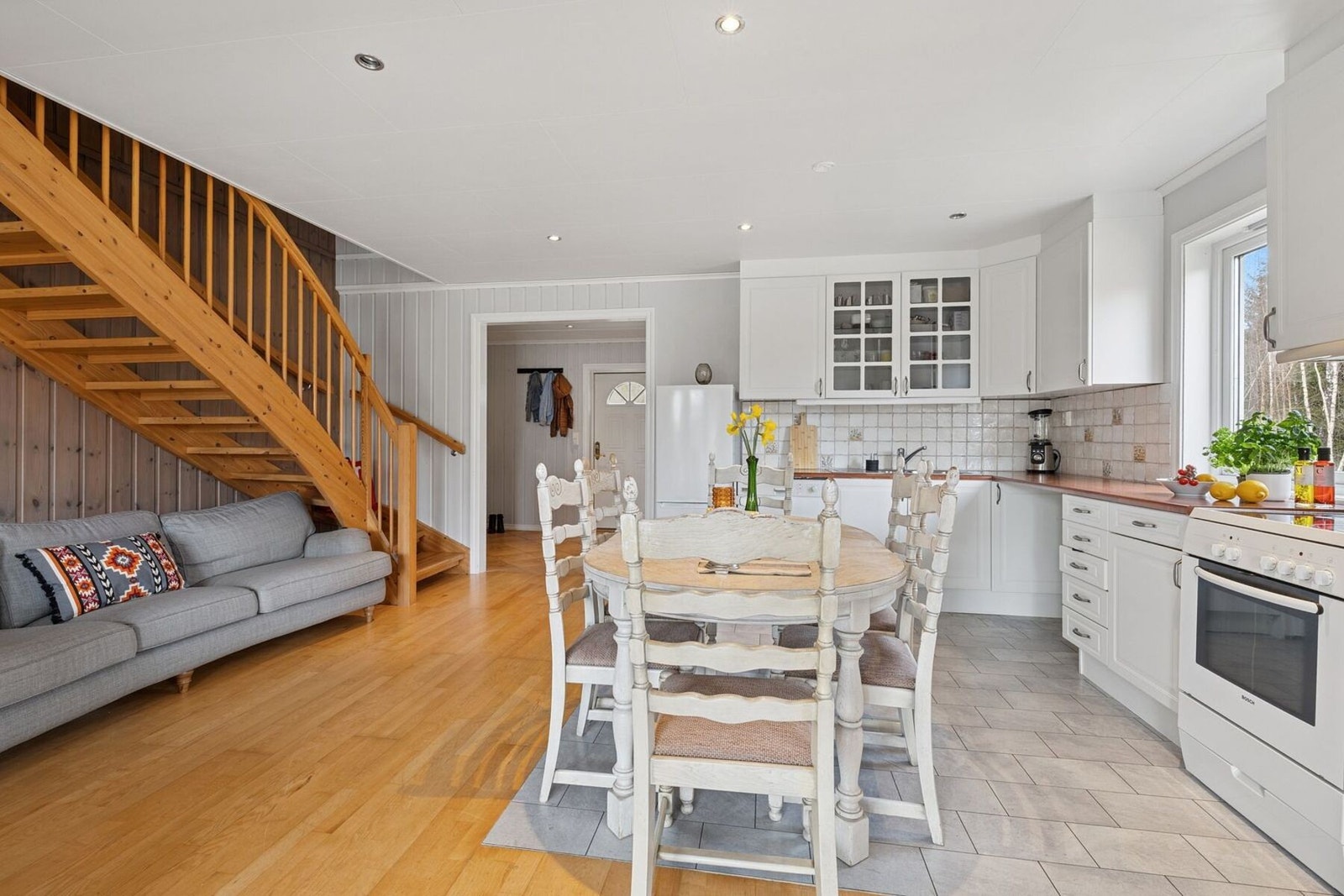 God plass til spisestueløsning, perfekt for sosiale sammenkomster med venner og familie. Galleribilde