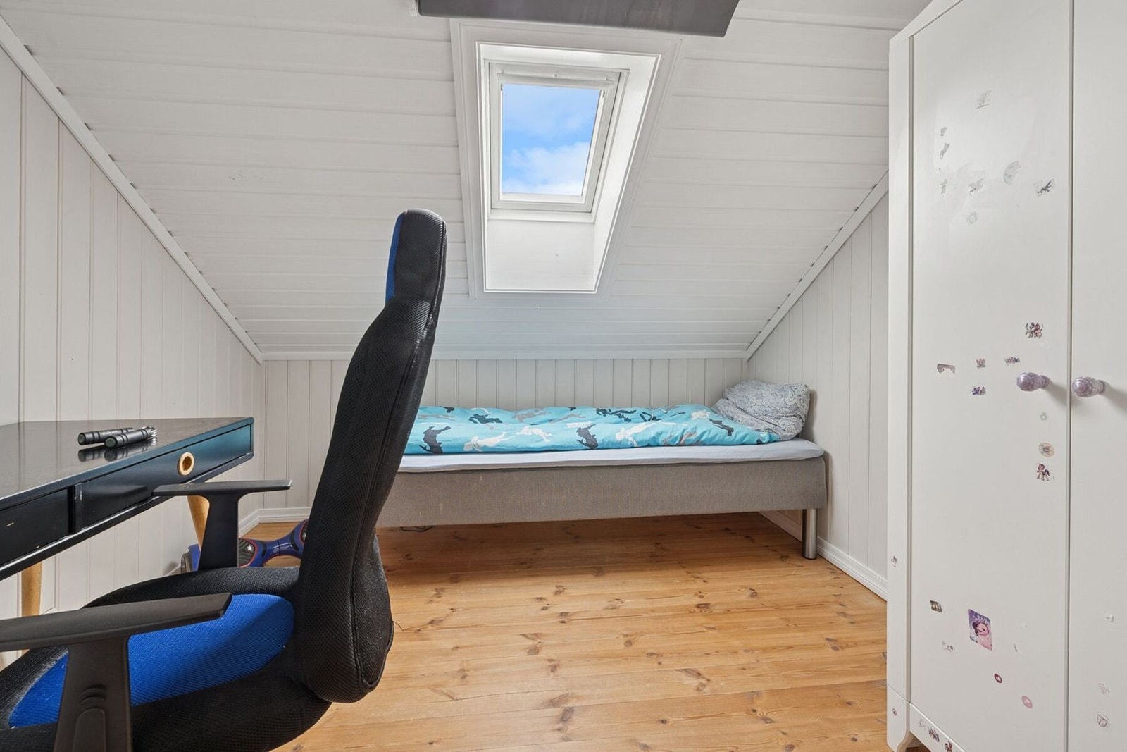 Rom i overetasje benyttet som soverom. Galleribilde