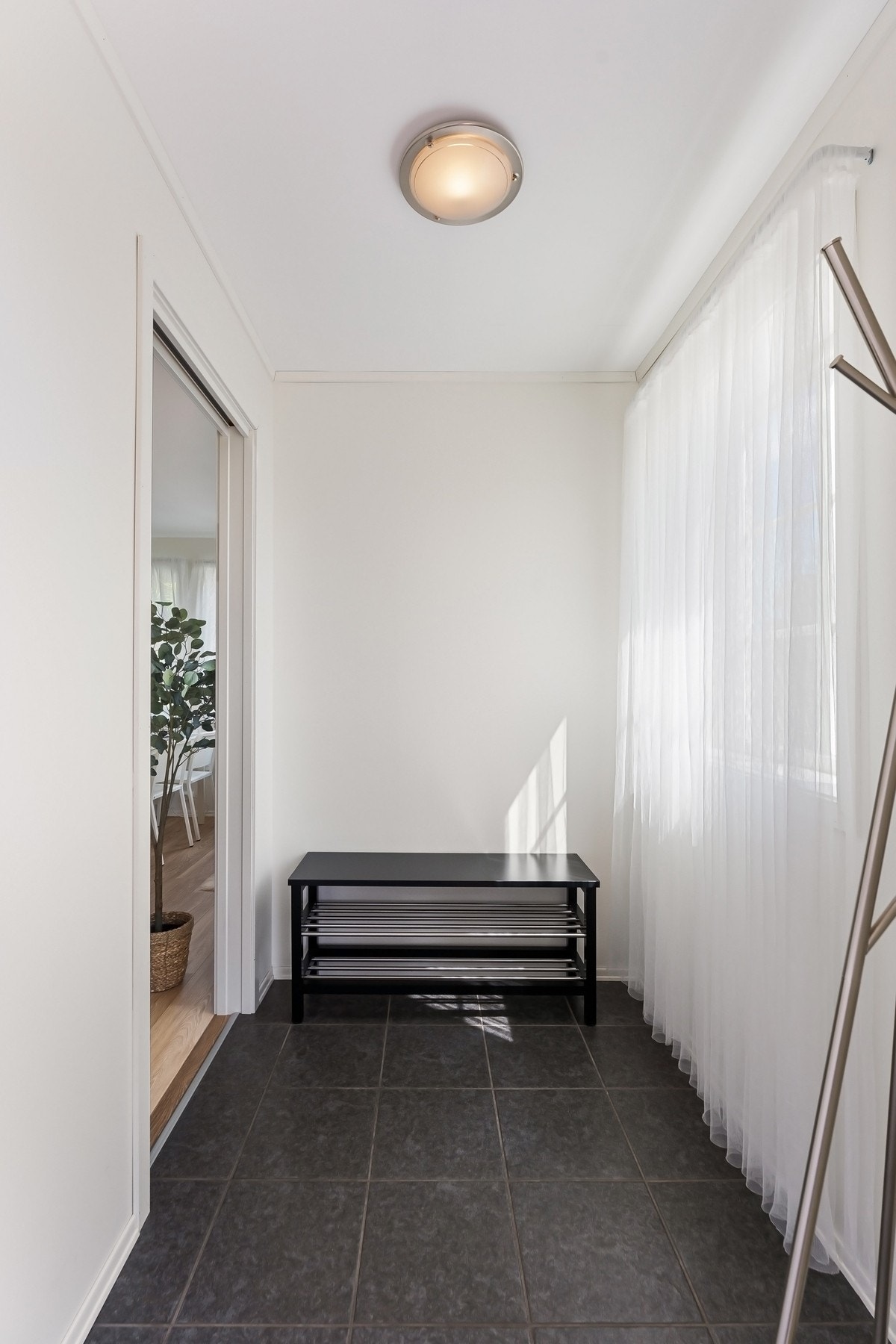 Èntre i hybeldel. Galleribilde