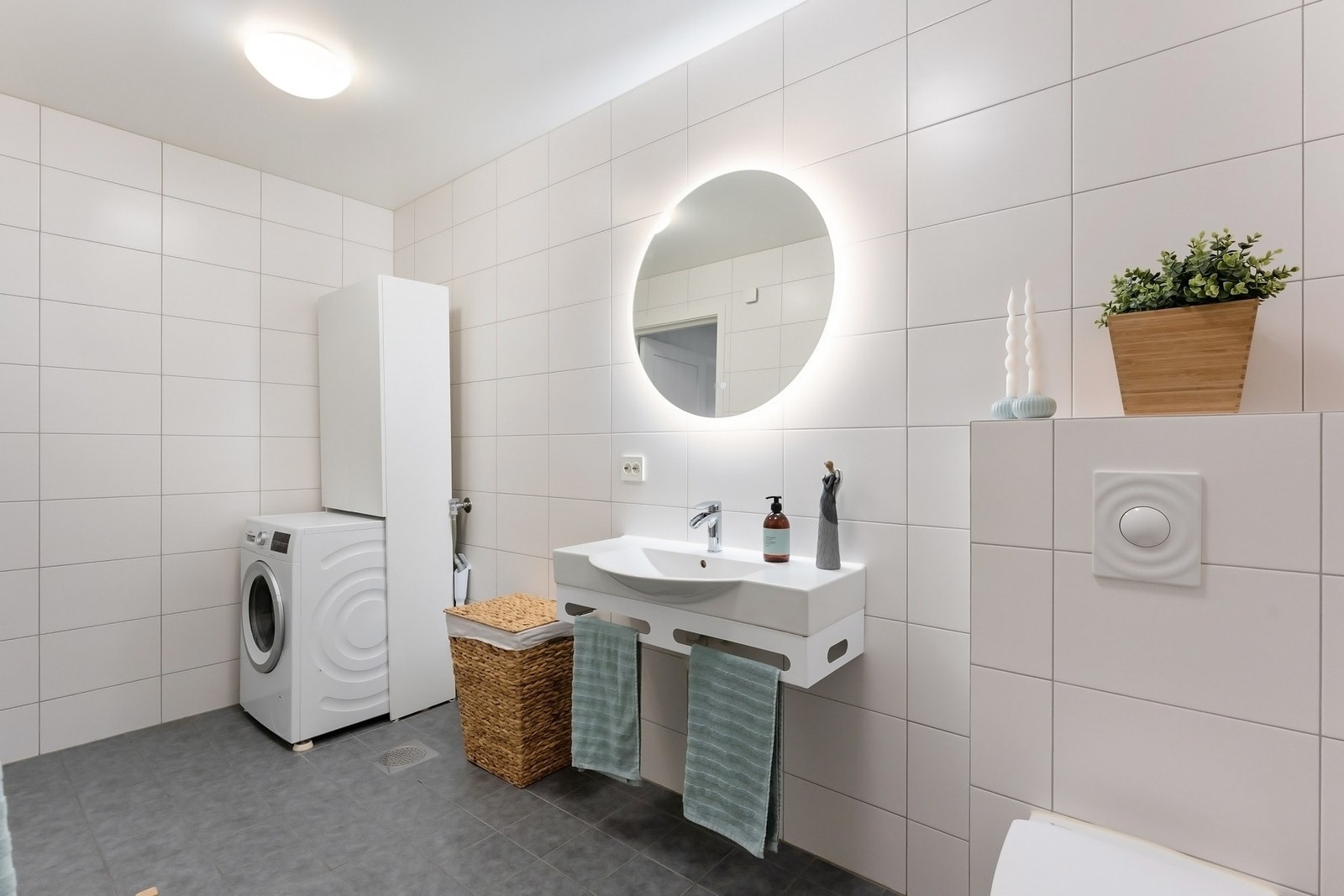 Baderom i underetasje. Galleribilde