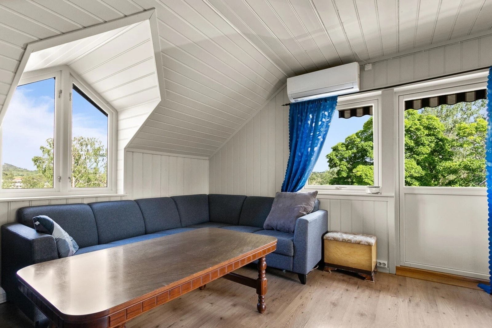 Stuen har god plass til sofagruppe. Galleribilde