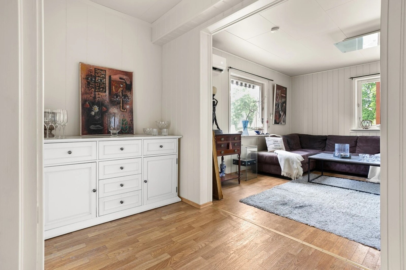 Lys og romslig stue i 1. etasje. Galleribilde