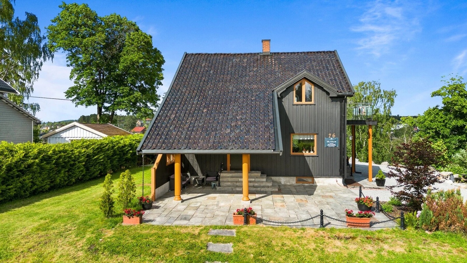 Boligen har flotte og barnevennlig uteområder. Galleribilde