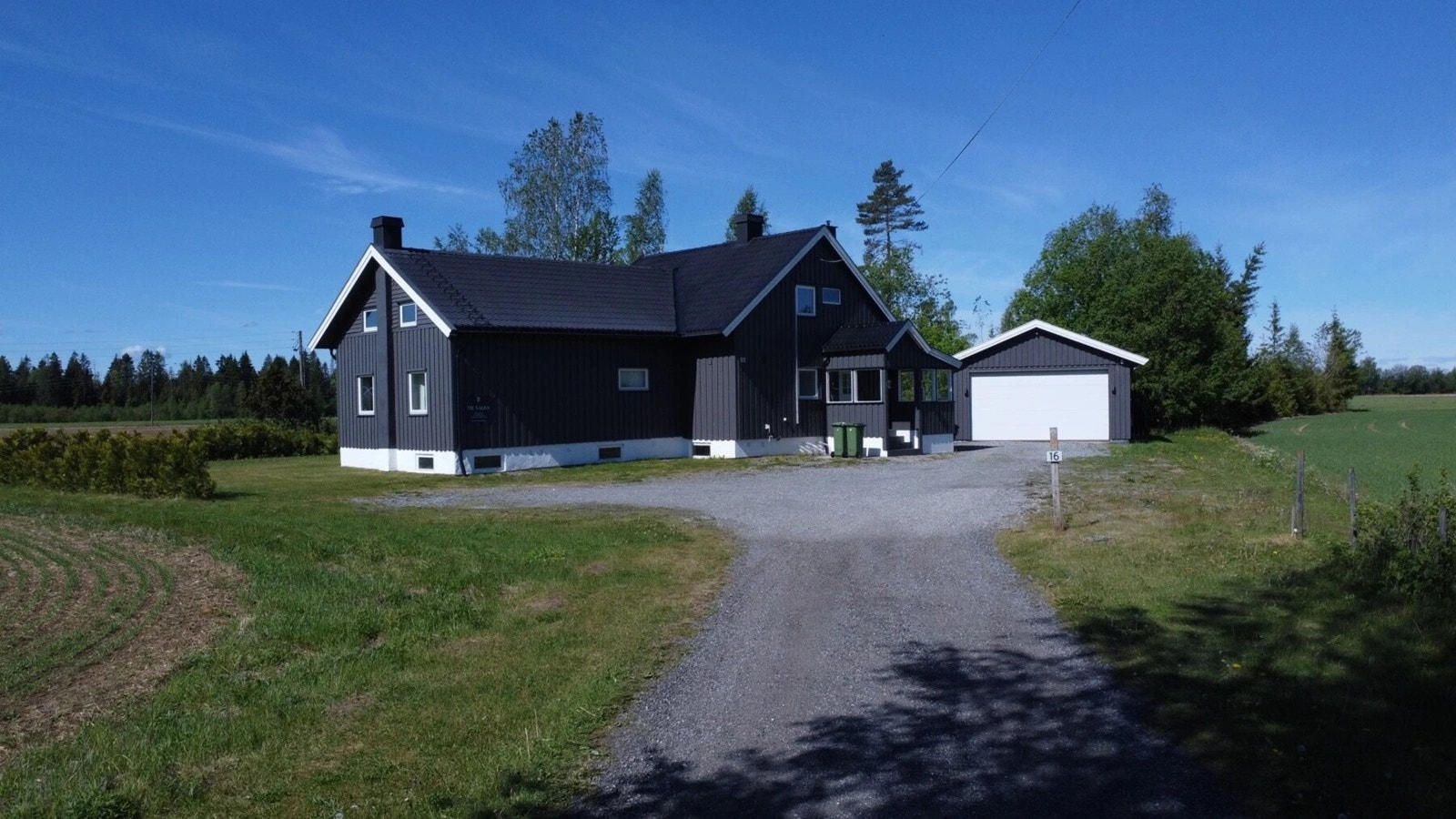 Boligen ligger i idylliske og landlige omgivelser. Galleribilde