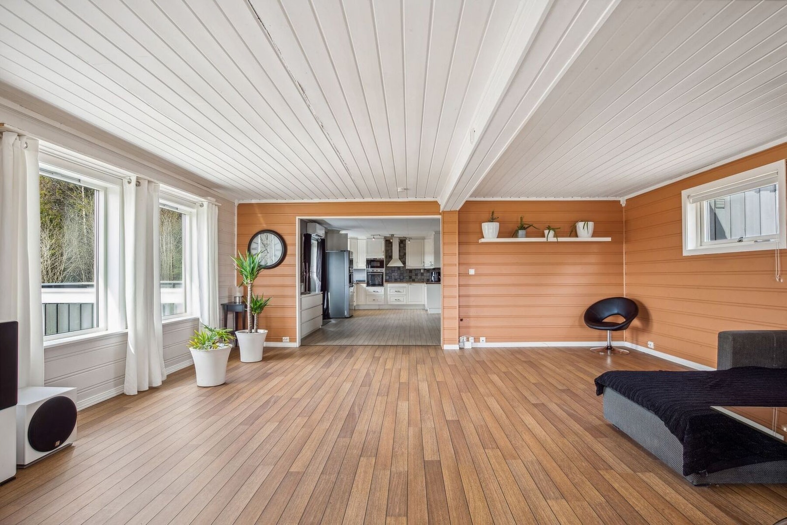 Pene overflater med laminatgulv og delikate fargevalg. Galleribilde