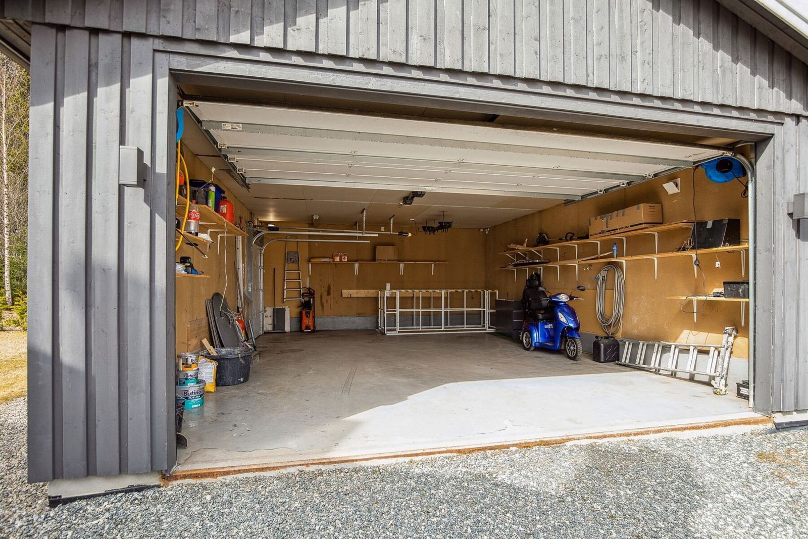 Dobbelgarasje med heis til underjordisk kjeller. Galleribilde