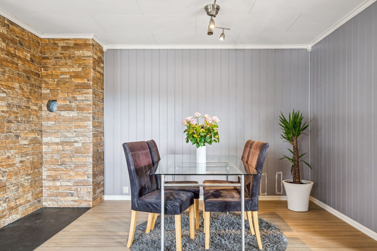 Her kan du dekke på langbord. Galleribilde