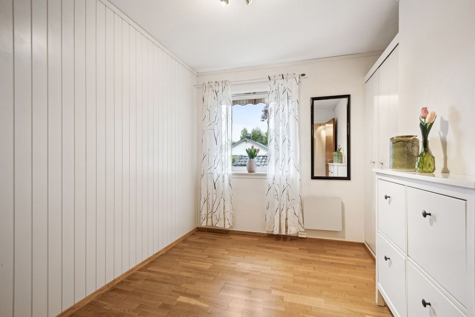 Soverommene har god plass til seng og annet ønsket møblement. Galleribilde