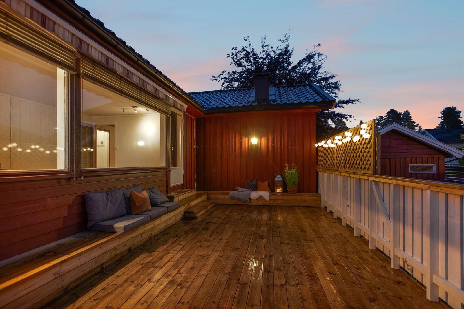 Kveldsstemnig på terrassen. Galleribilde