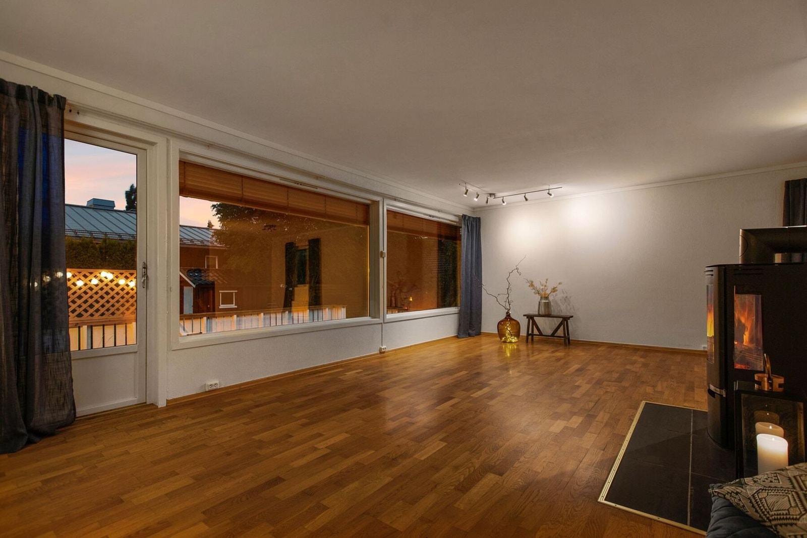 Kveldsstemning i stuen. Galleribilde