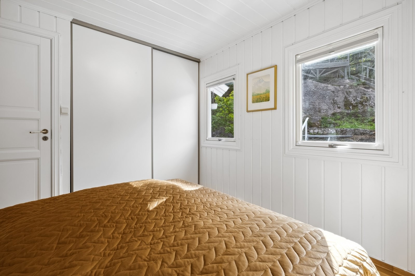 Hovedsoverommet har et stort garderobeskap med god plass til oppbevaring. Galleribilde