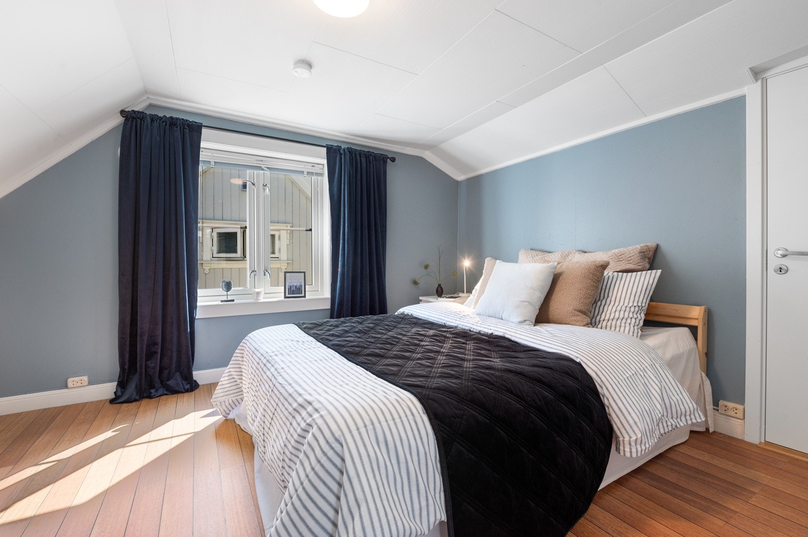 Hovedsoverommet er pent og romslig. Galleribilde