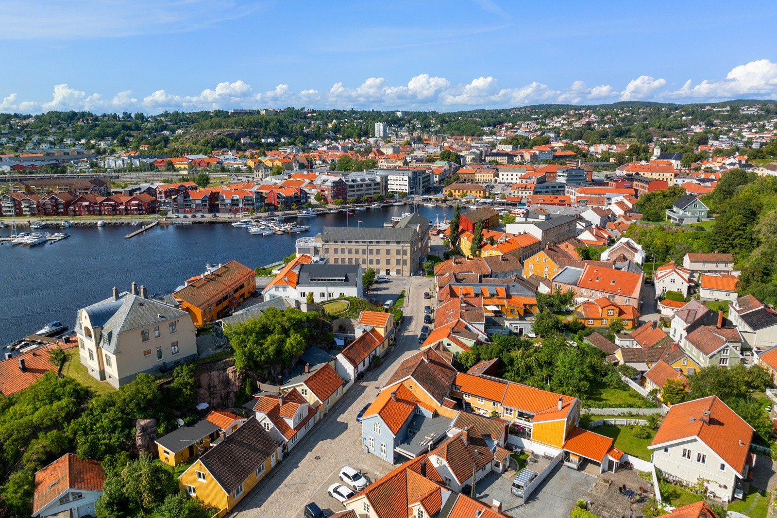 Oversiktsbilde over boligen og omkrinliggende områder Halden sentrum Galleribilde