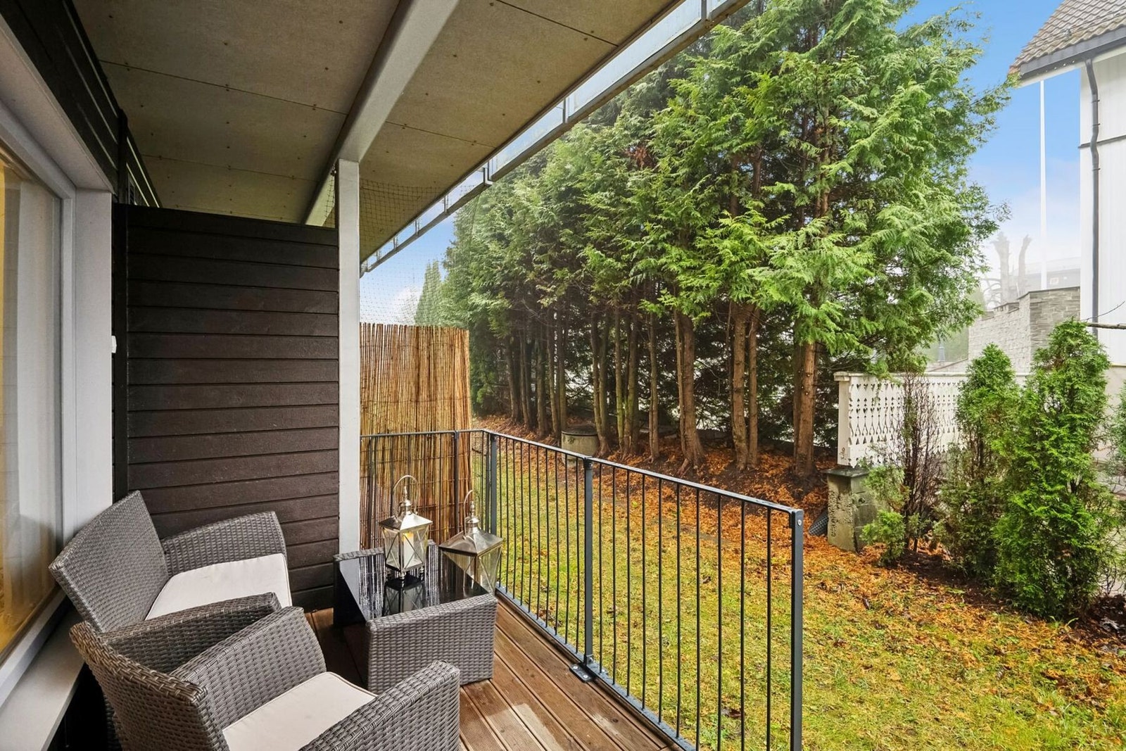 Steinvollvegen 1, er en lys og moderne selveierleilighet, fint plassert i bygningens første etasje. Galleribilde