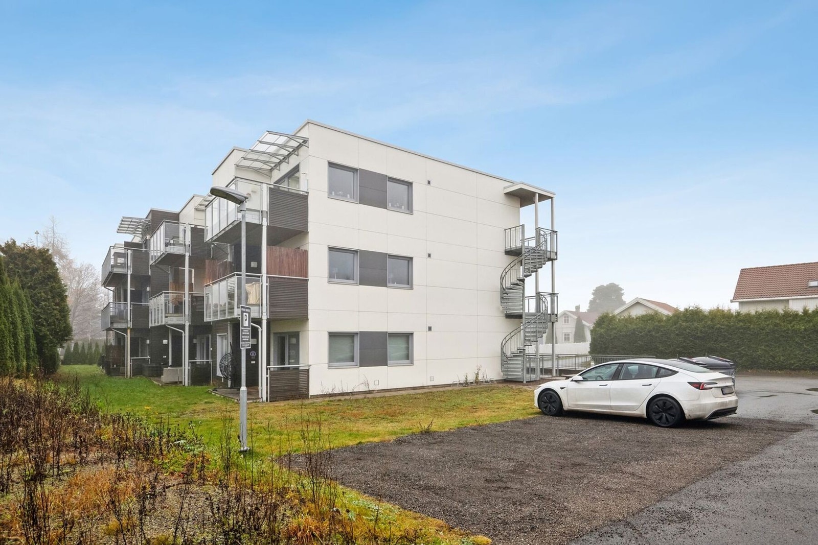 Nærhet til butikker og andre fasiliteter. Her bor du meget sentralt og fortsatt i rolige omgivelser. Galleribilde