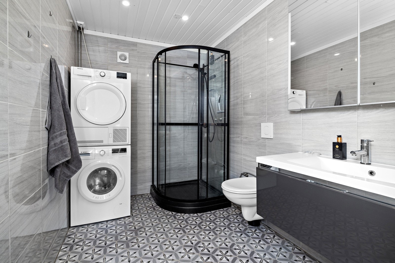 Badet ble etablert ifb. takløftet, og har dermed en standard fra 2018. Galleribilde