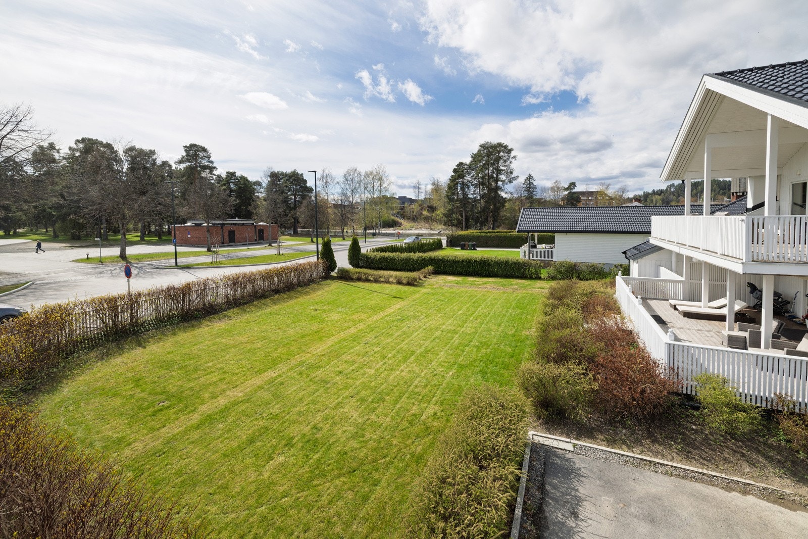 Vi flytter oss ned i 1. etasje, som for tiden leies ut. Galleribilde