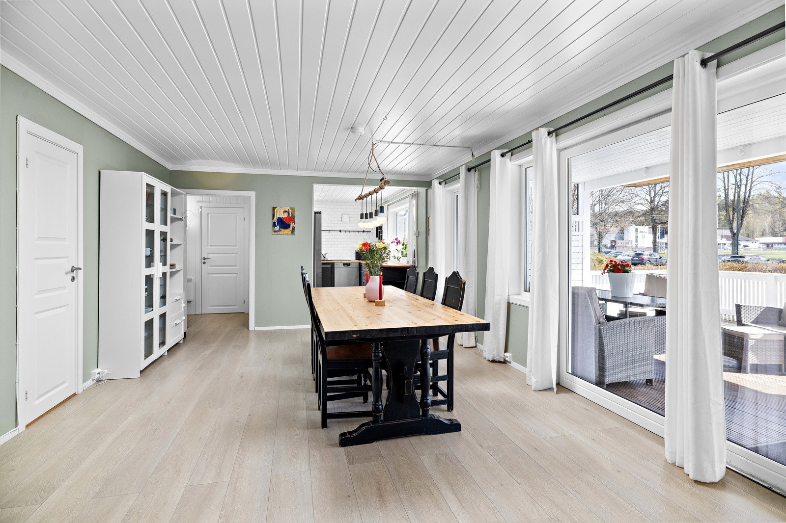 Stue/kjøkken i åpen løsning. Galleribilde