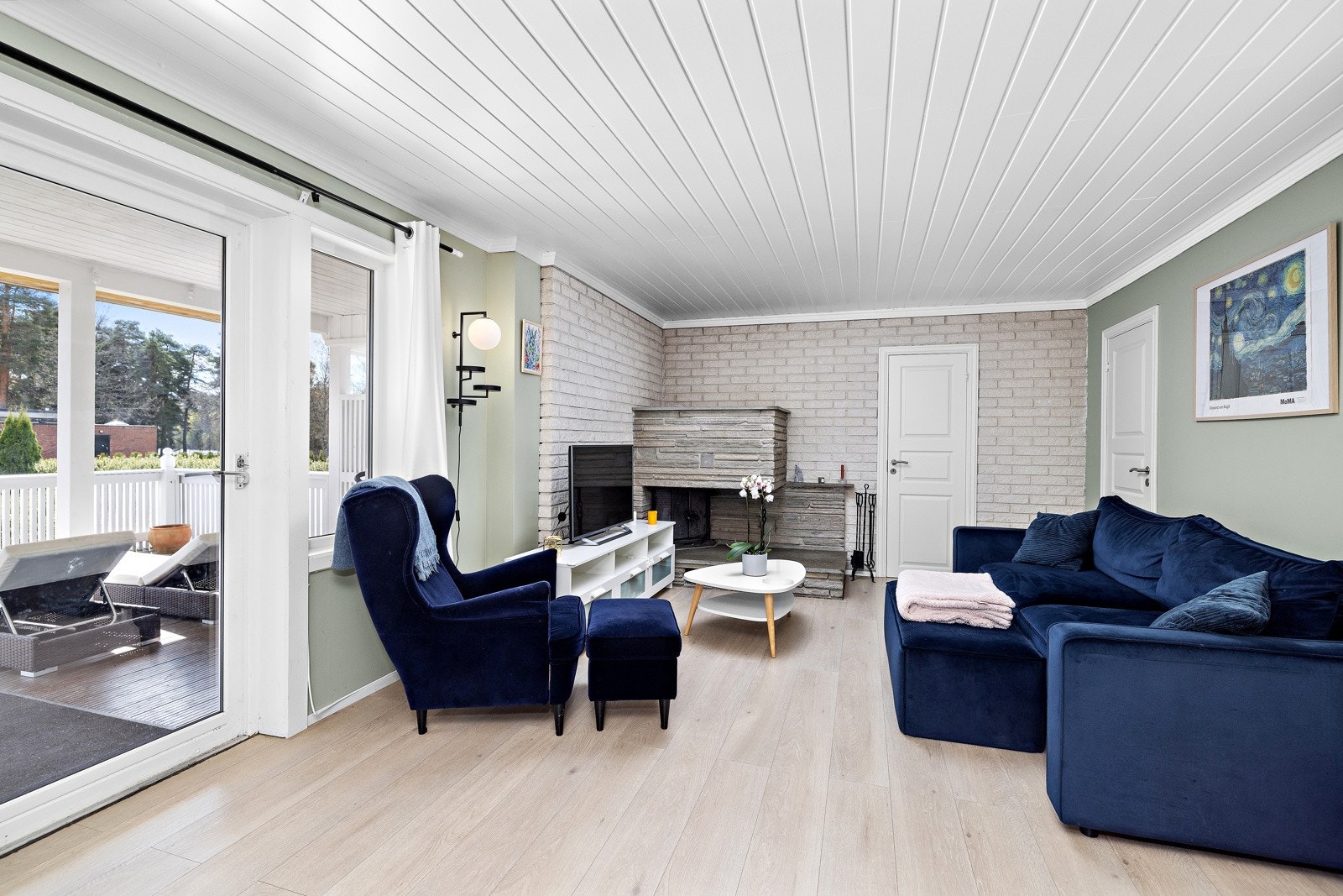 Leiekontrakten er gyldig til 01. august 2025. Leietaker ønsker å fornye med en eventuell ny eier. Galleribilde