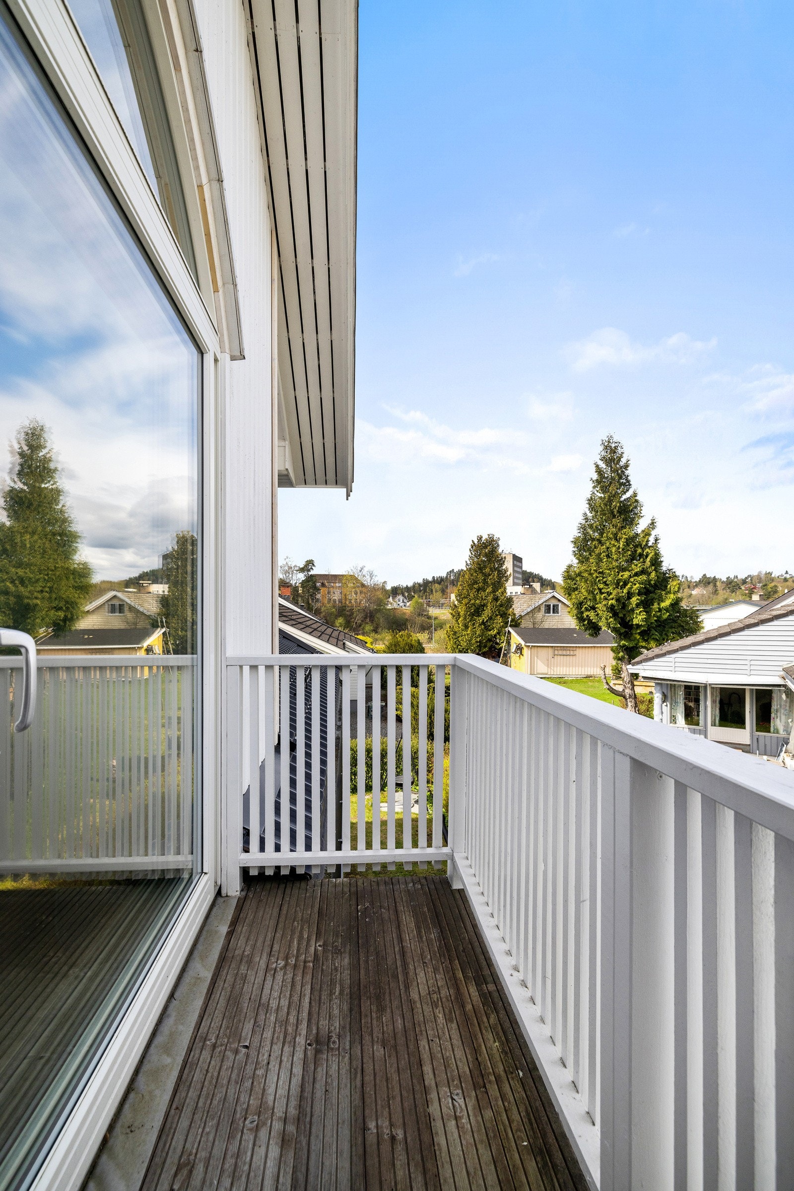 Luftebalkong tilknyttet soverom i loftsetasje. Galleribilde