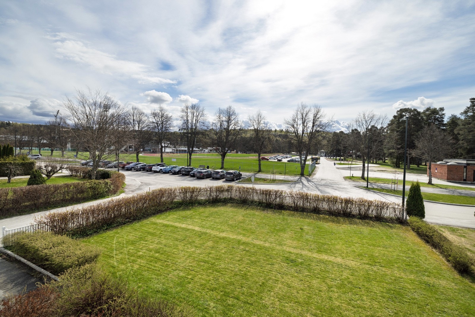 I nærområdet forøvrig finner du flere fine turstier og uteområder blant annet i Søndre Park, skateparken, elvelangs og fine grøntområder. Galleribilde