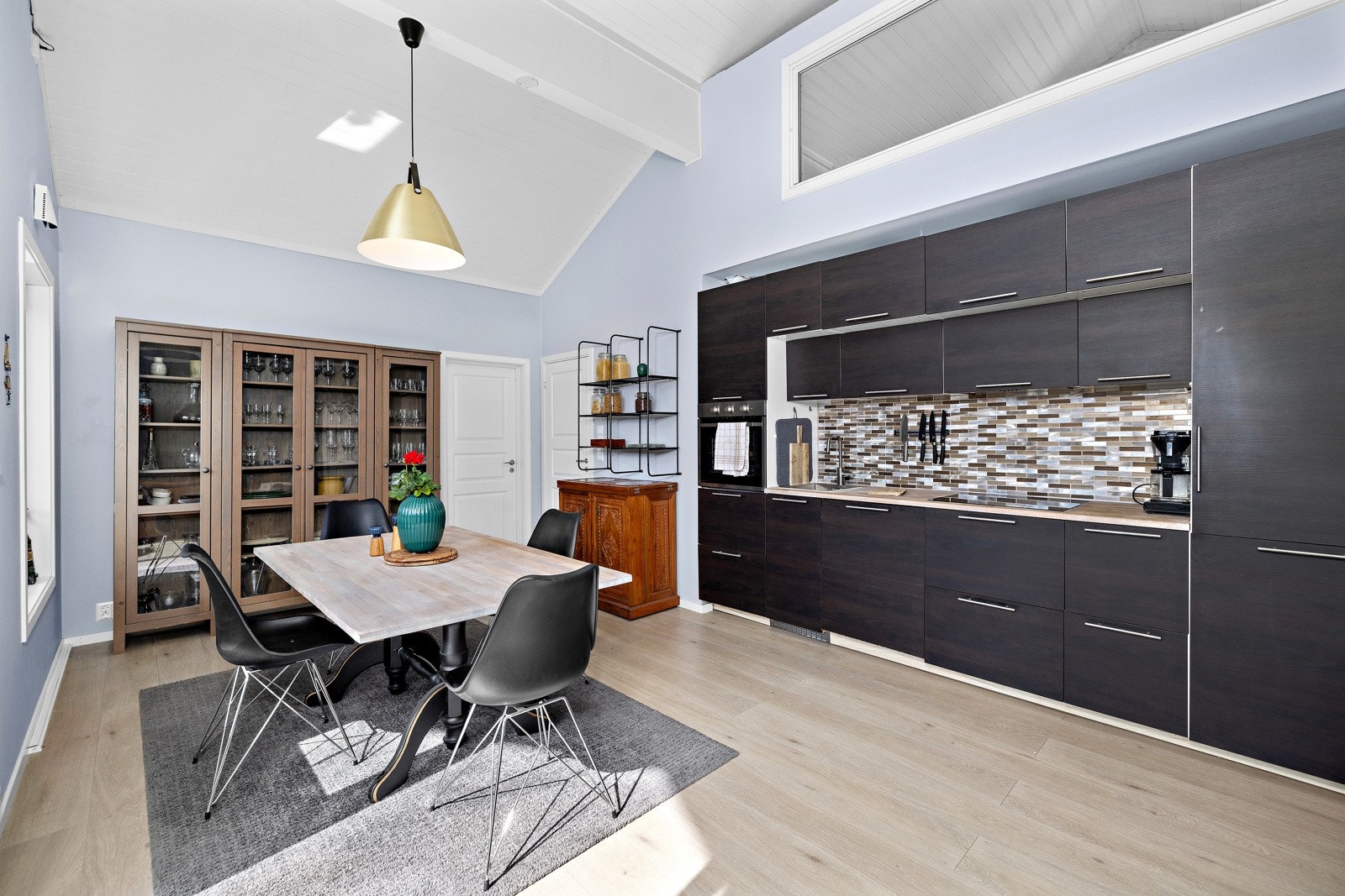 Det ble i samme åndedrag etablert kjøkken sentralt i boenheten. Galleribilde