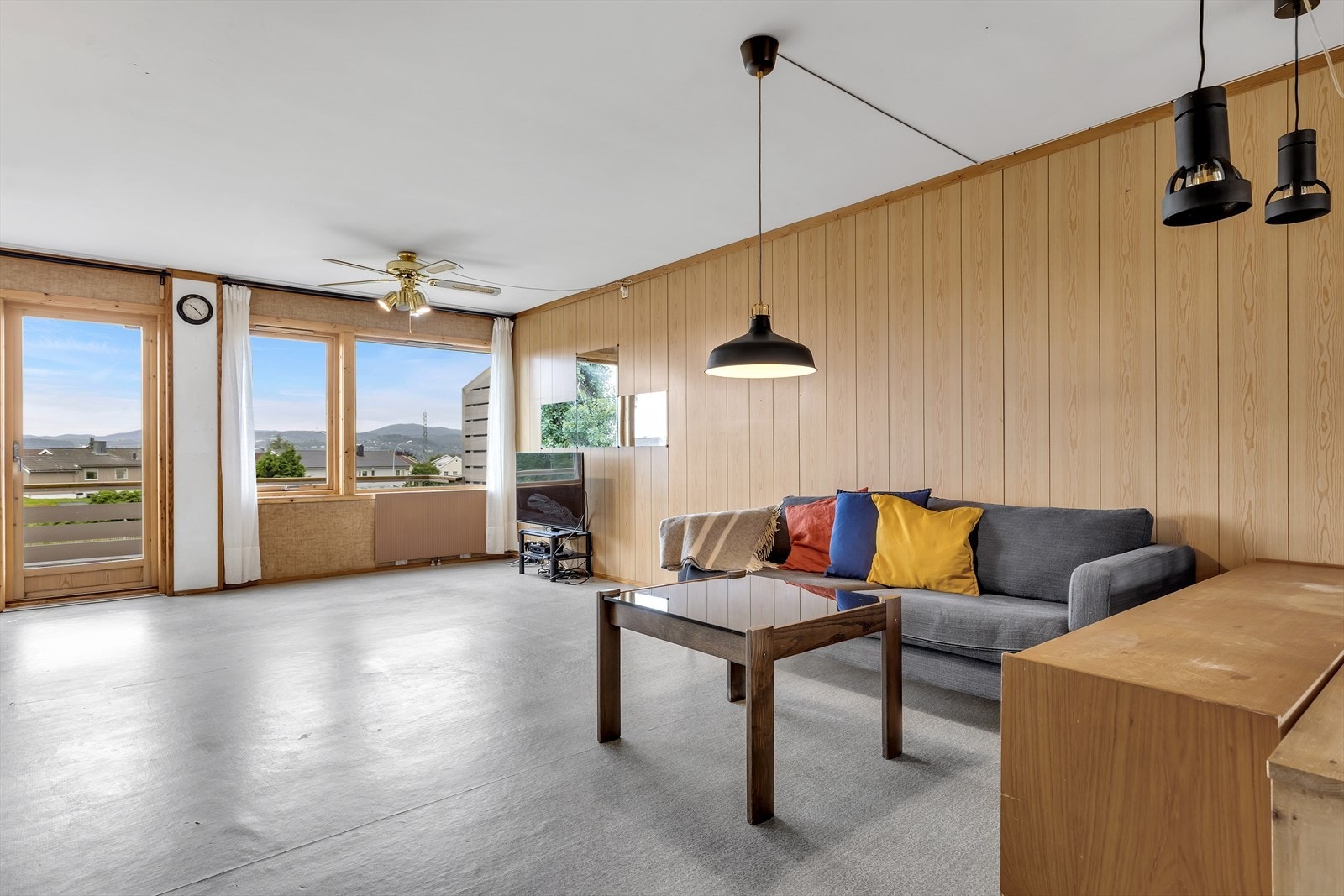 Kabel-TV, internett (fiber), oppvarming, varmtvann og kom.avg inkludert i fellesutgiftene. Galleribilde